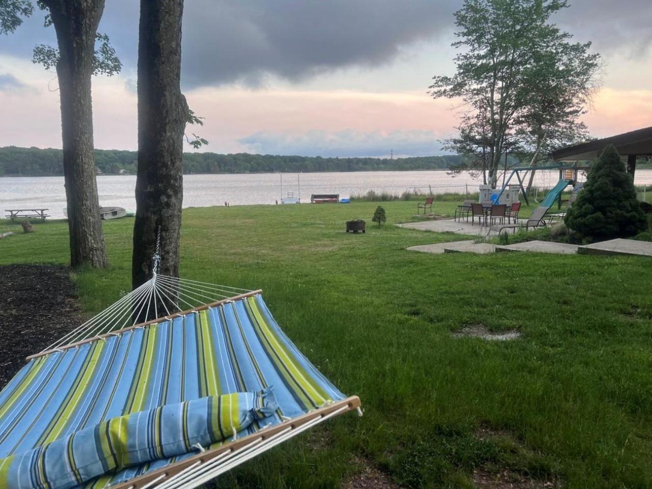Hideaway - Lakehouse/Spa/Dock/ Pocono Summit Екстер'єр фото